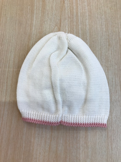 Cappello Bebè di Almy in filo bianco con fiocco applicato sul davanti