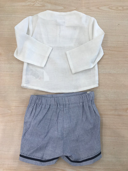 Completo Paz Rodriguez in lino camicia manica lunga con rifiniture blu con bermuda celeste rifinito blu
