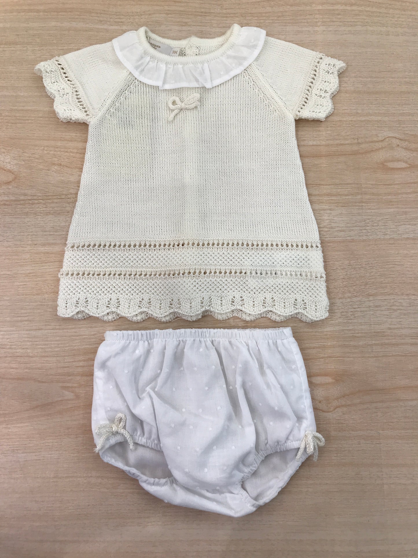 Completo PCS in filo mezza manica con colletto con rusche con culotte bianca abbinata
