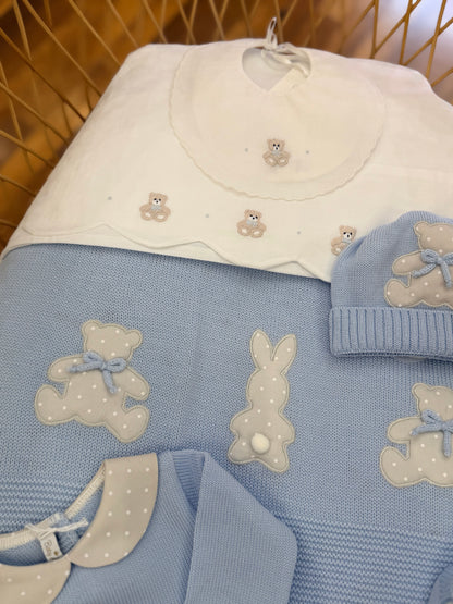 Coordinato nascita Baby Lord in pura lana con due pezzi con applicazione di orsetto e cappello con babbuccia coordinata