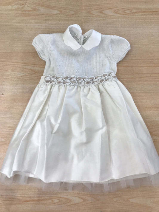 Abito Colibrì con corpetto in filo bianco mezza manica con gonna in saten bianca con tulle lavorazione di fiori sul corpetto