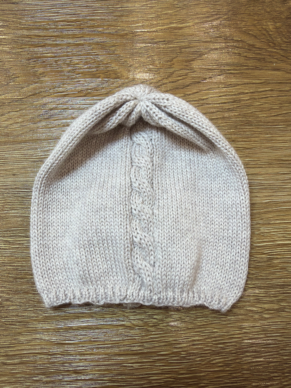 Cappello Le Dodò in lana tortora con lavorazione di trecce centrale