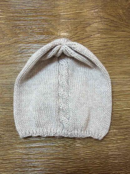 Cappello Le Dodò in lana tortora con lavorazione di trecce centrale
