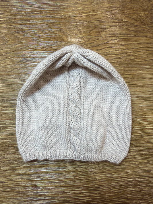 Cappello Le Dodò in lana tortora con lavorazione di trecce centrale