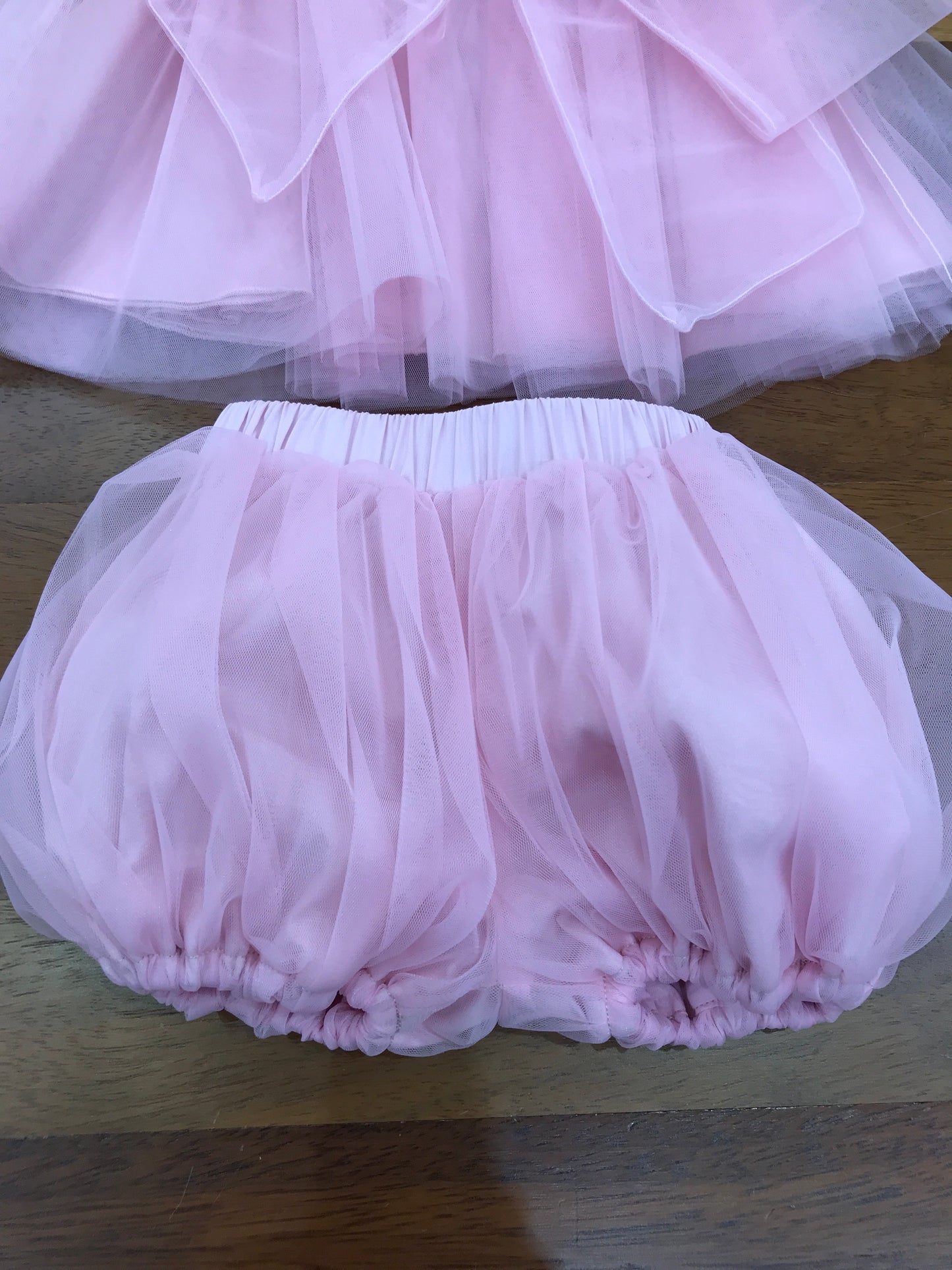 Completo a'lapage in tulle blusa con manica a sbuffo con fiocco grande in tulle con culotte abbinata