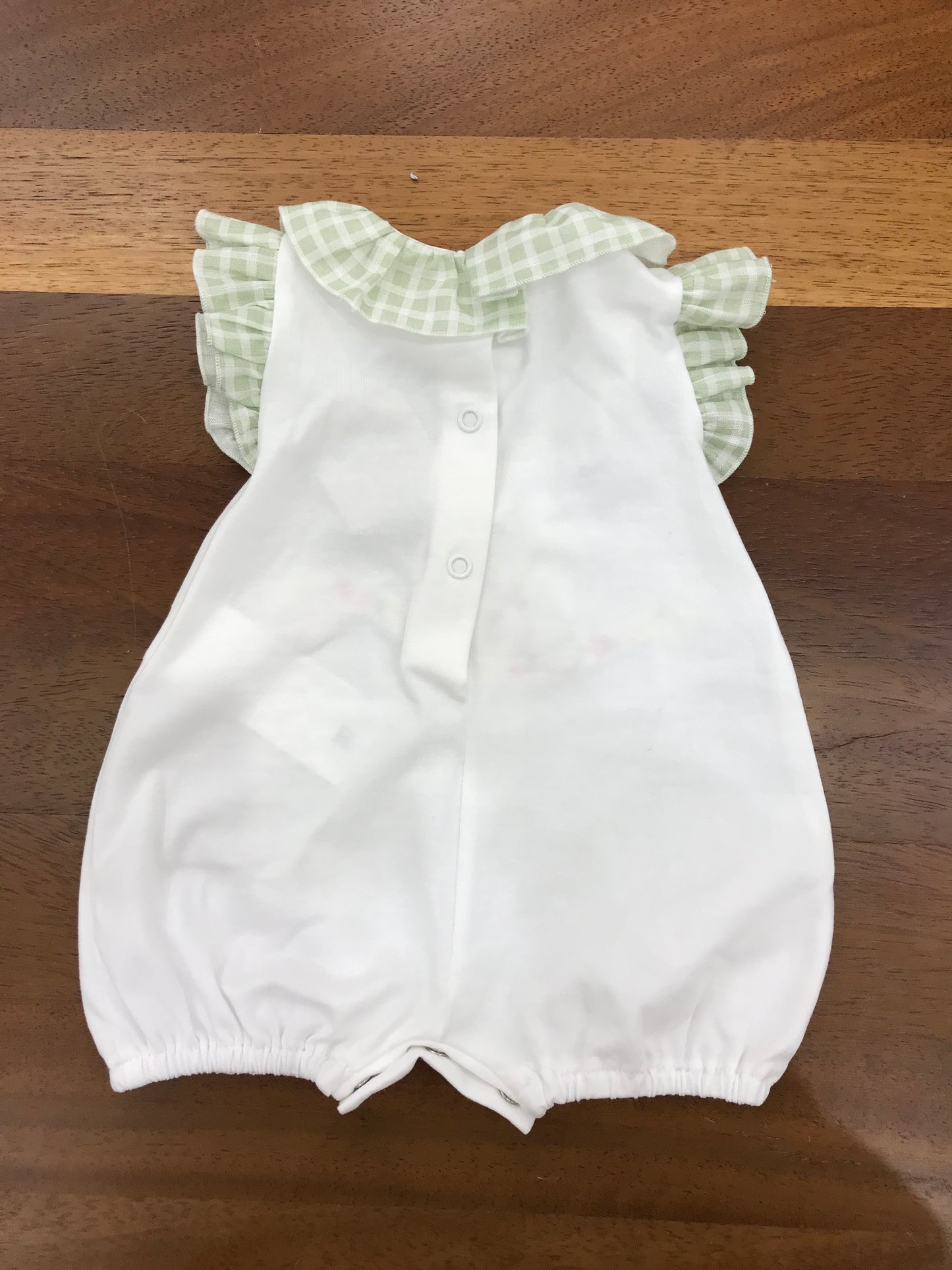 Pagliaccetto Le Bebè in cotone con rusche smanicato collo con rusche bianco a quadretti con orsetto e fiori ricamati