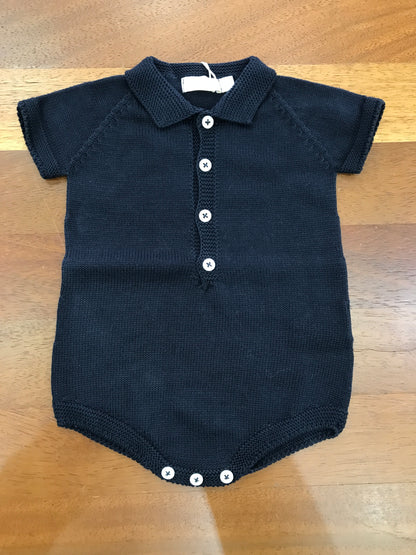 Pagliaccetto PCS in filo blu scuro mezza manica con collo a punta con bottoncini sul davanti