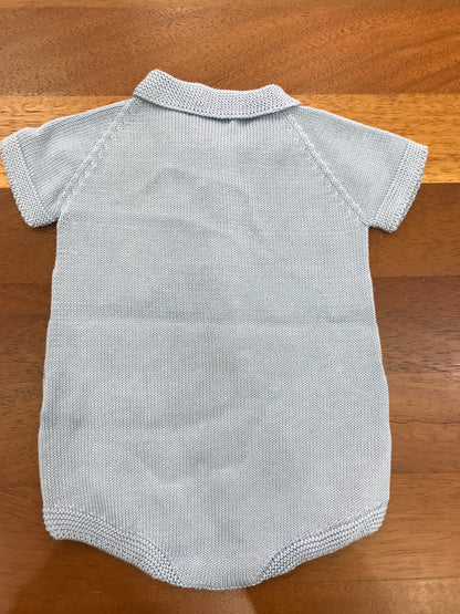 Pagliaccetto PCS in filo celeste mezza manica con collo a punta con bottoncini