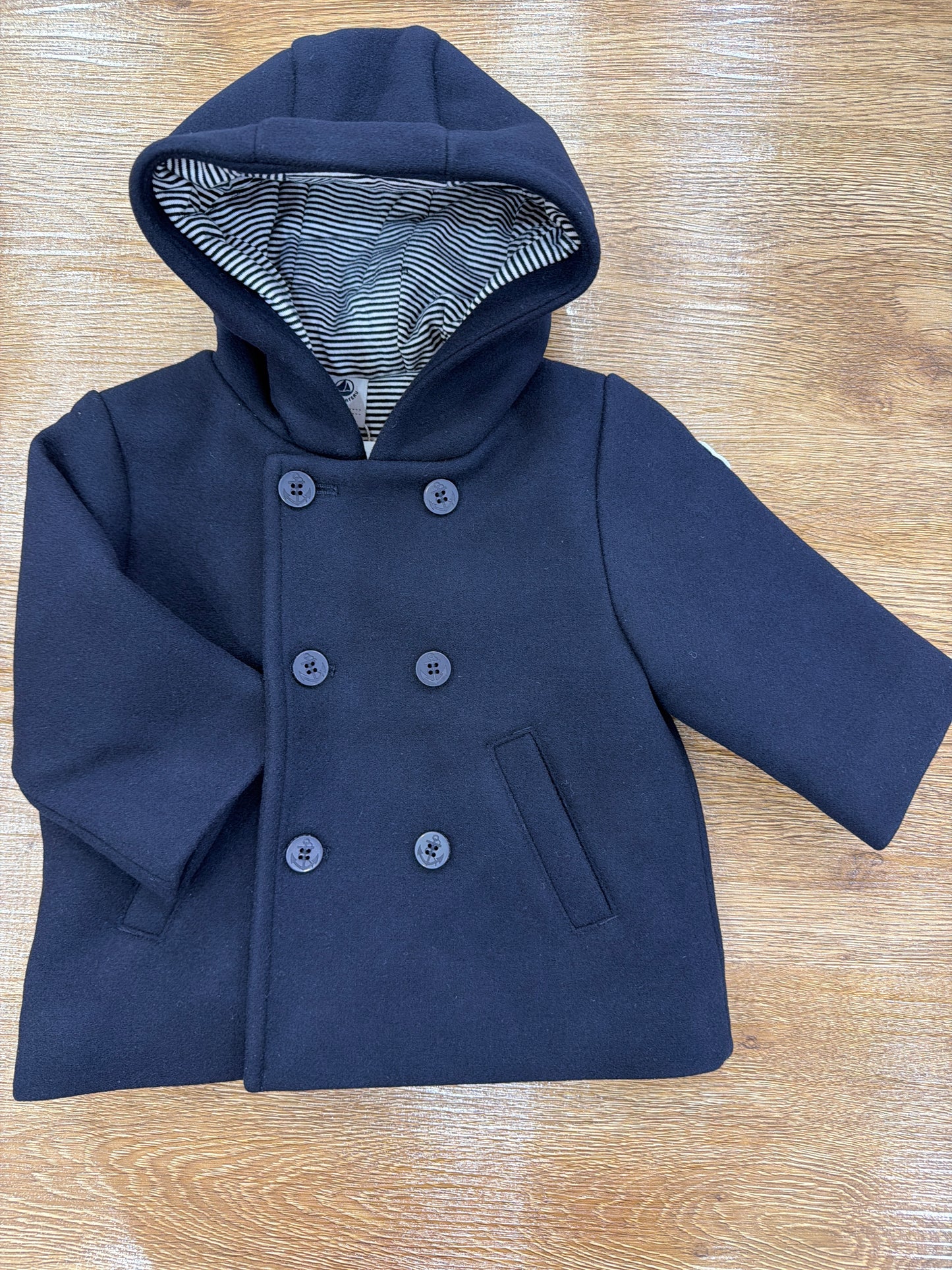 Cappotto Petit Bateau blu scuro con tasche bottoncini e cappuccio interno a righe