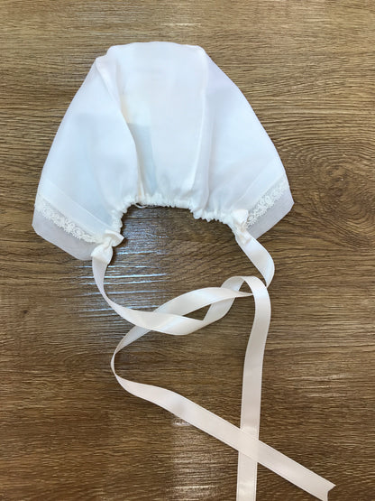 Cuffia Piccola Giuggiola in organza in seta panna con applicazione di valancienne