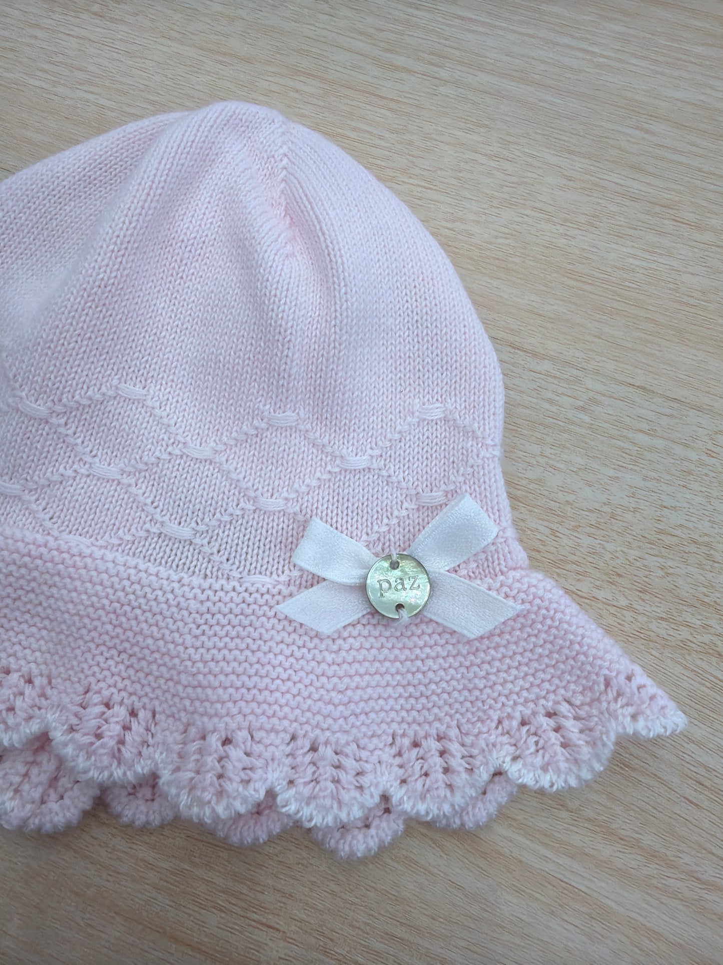 Cappello Paz Rodriguez in filo con smerlo al bordo con lavorazione