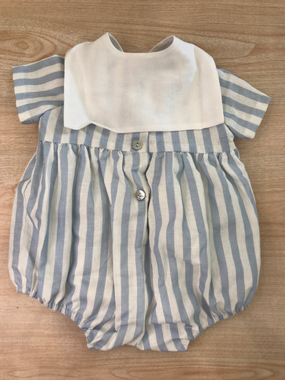 Pagliaccetto Fofettes mezza manica in lino bianco a righe celesti con collo marinaretto bianco con nodino sul davanti
