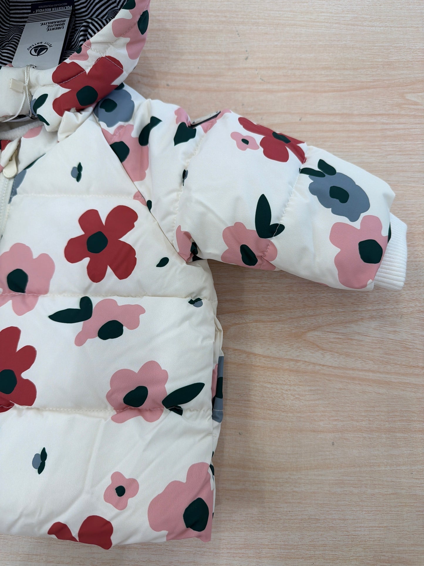Giubbotto Petit Bateau panna con fiori colorati con cappuccio zip e tasche laterali