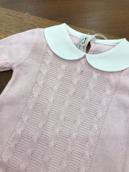 Pagliaccetto Baby Lord in filo rosa mezza manica con lavorazione di trecce sul davanti
