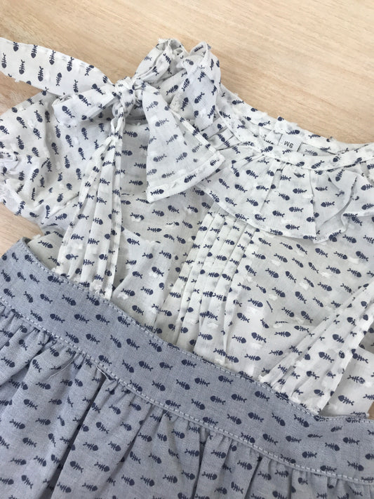 Completo Paloma De La O in cotone camicia mezza manica con rusche con gonna con bretelle con piccoli pesciolini
