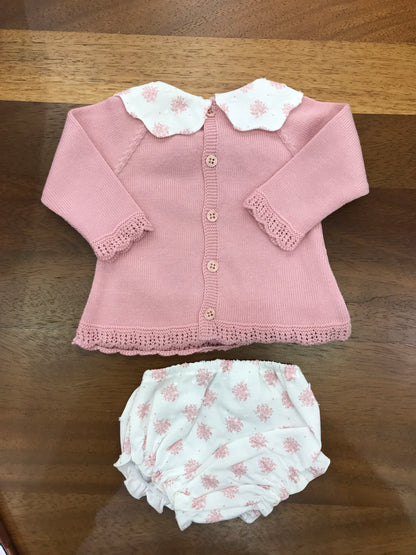 Completo Paz Rodriguez in filo rosa manica lunga collo smerlato bianco con fiori rosa con culotte abbinata bianca di cotone con fiori rosa