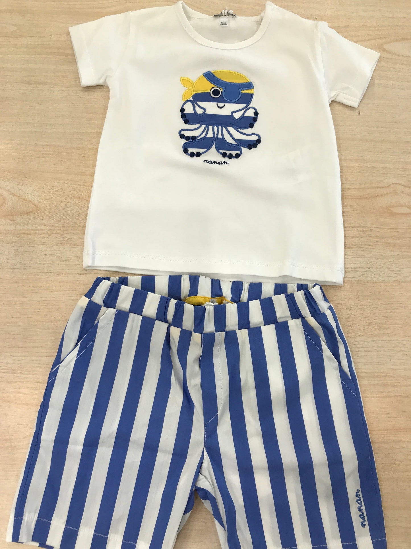 Completo Nanan in cotone t-shirt mezza manica con ricamo al centro e bermuda a righe