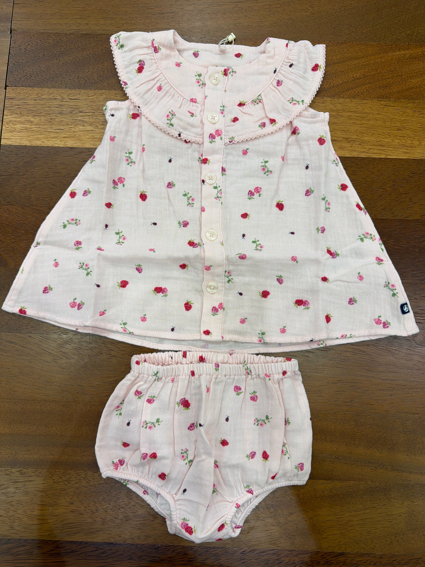 Completo Petit Bateau in mussola due pezzi collo con rusche rosa decorato da roselline con abbinata culotte