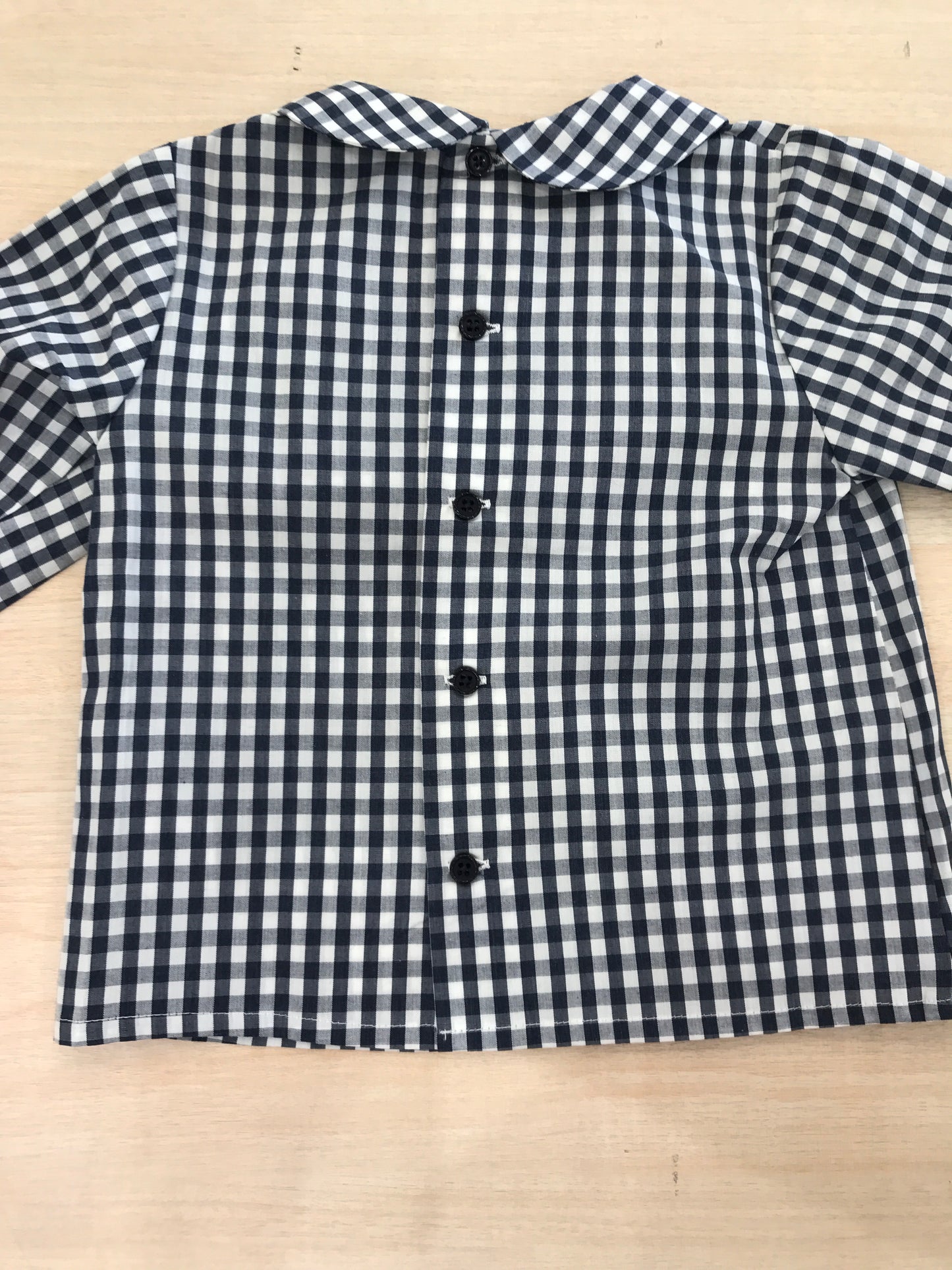 Camicia Paz Rodriguez in cotone manica lunga a quadretti bianchi e blu con collo tondo e bottoni sul retro