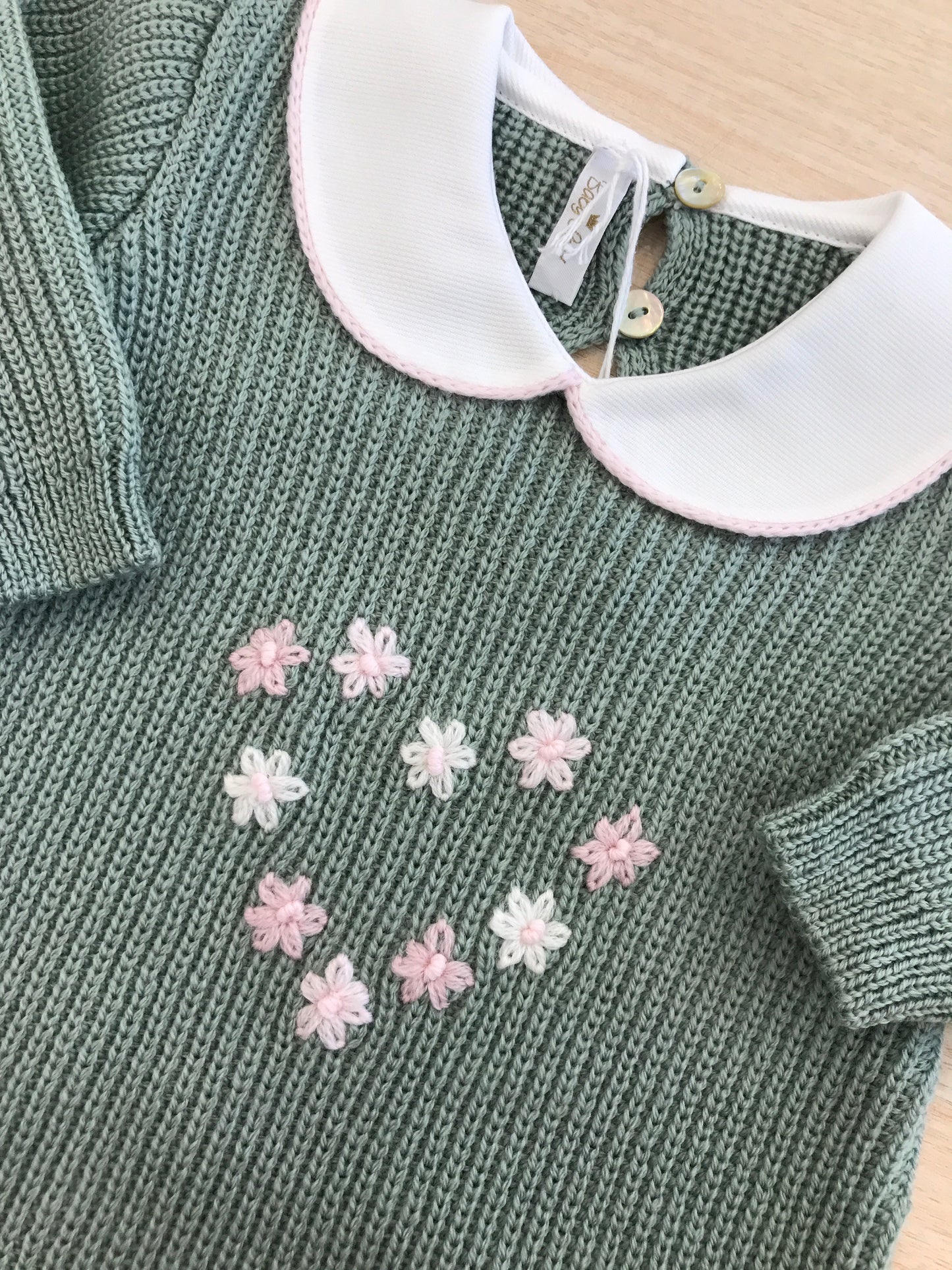 Tutina Baby Lord in lana manica lunga gamba lunga a costa inglese con cuore ricamato da margherite e colletto rifinito in rosa