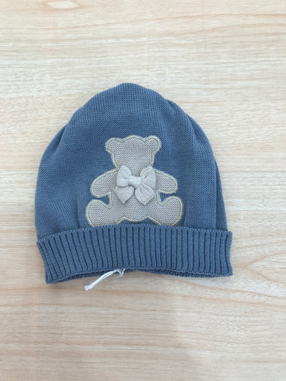 Cappello Baby Lord in filo avio con risvolto con orsetto tortora sul davanti