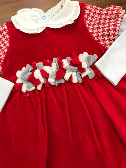Abito Coccodè in ciniglia rosso mezza manica bianca e rossa t-shirt bianca manica lunga e collo con rusche con fiori in vita