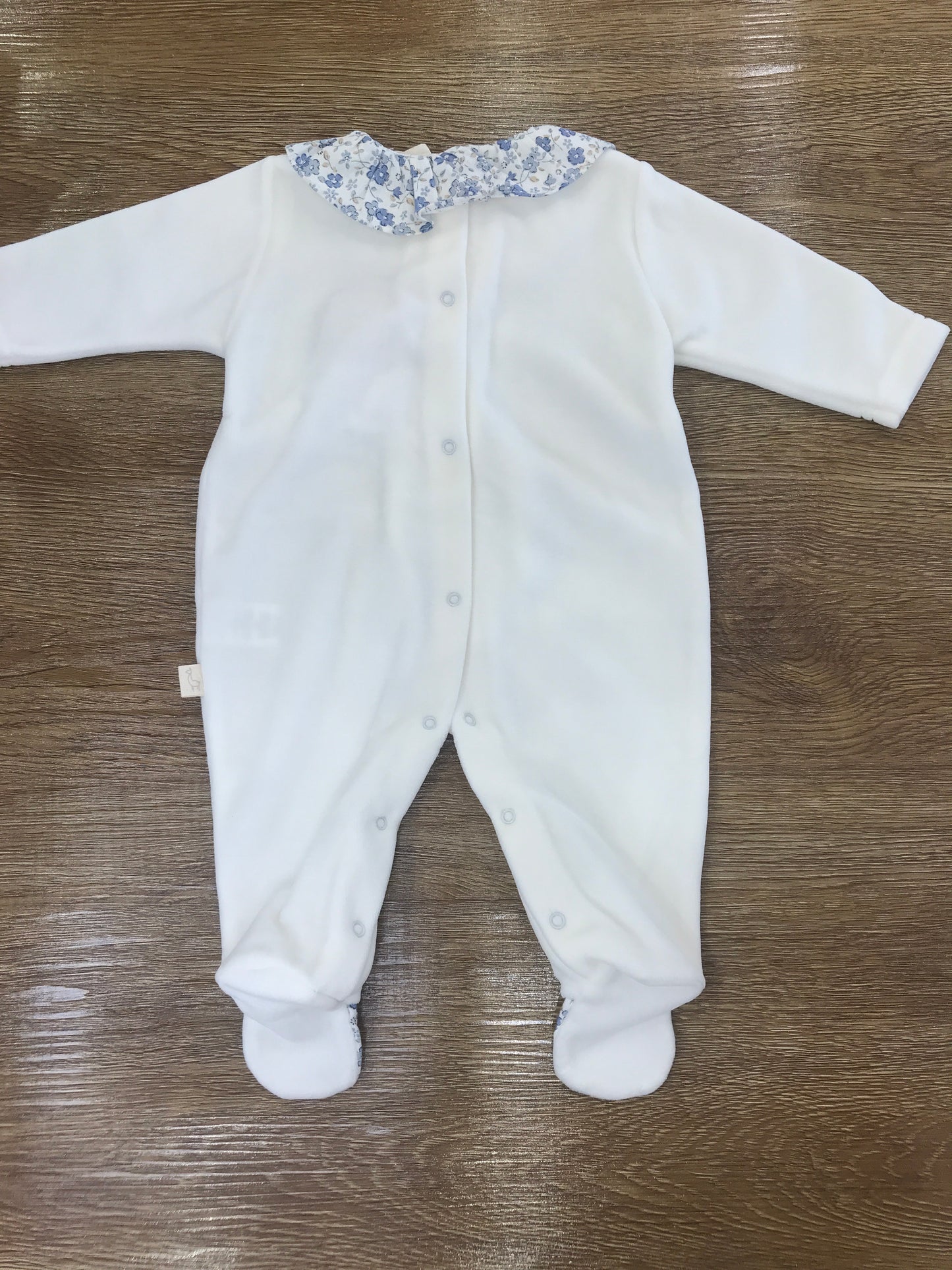 Tutina Baby Gi in ciniglia panna intera con rusche con fiorellini
