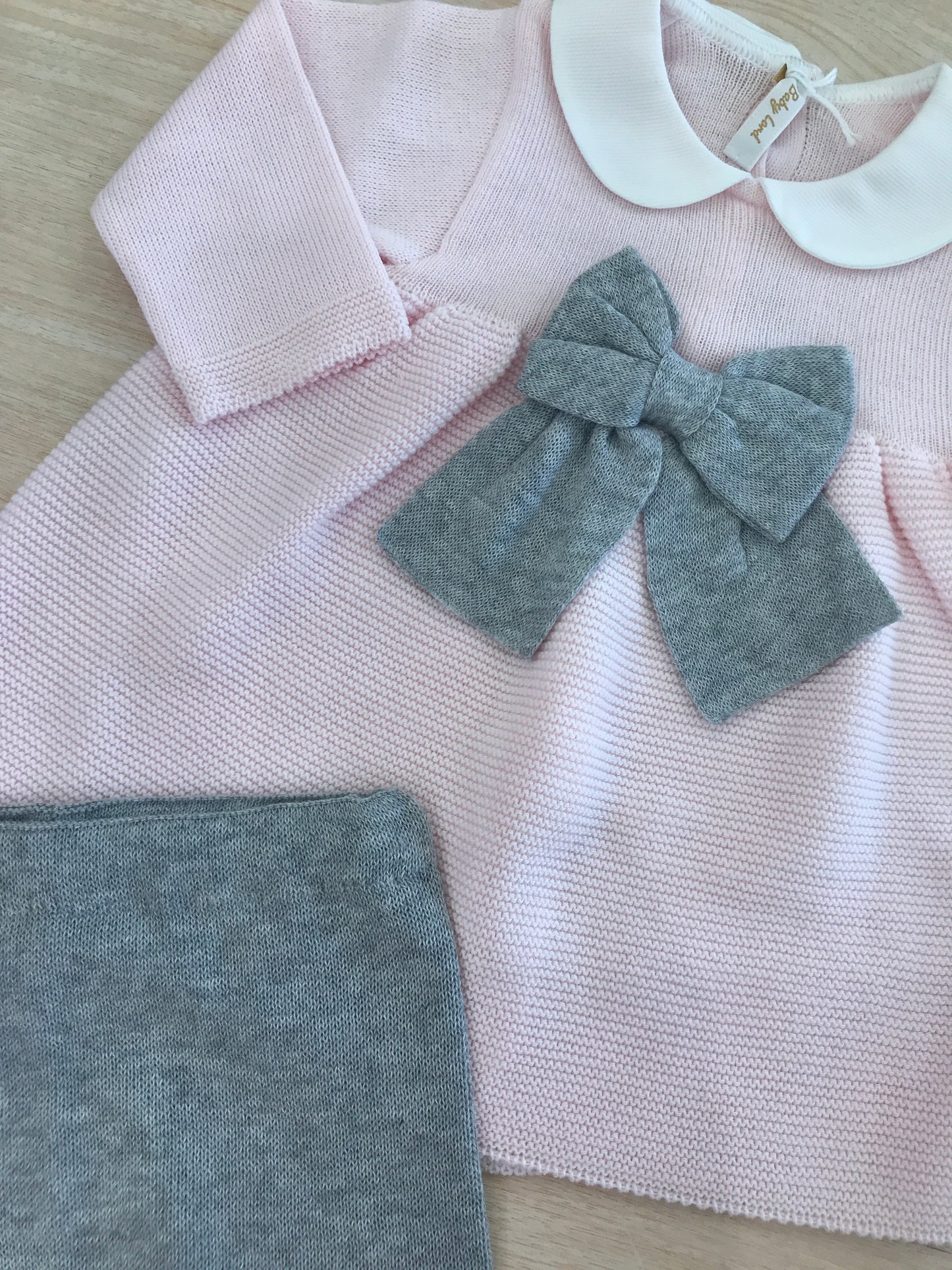 Tutina Baby Lord in filo duepezzi rosa e grigio con fiocco centrale in grigio