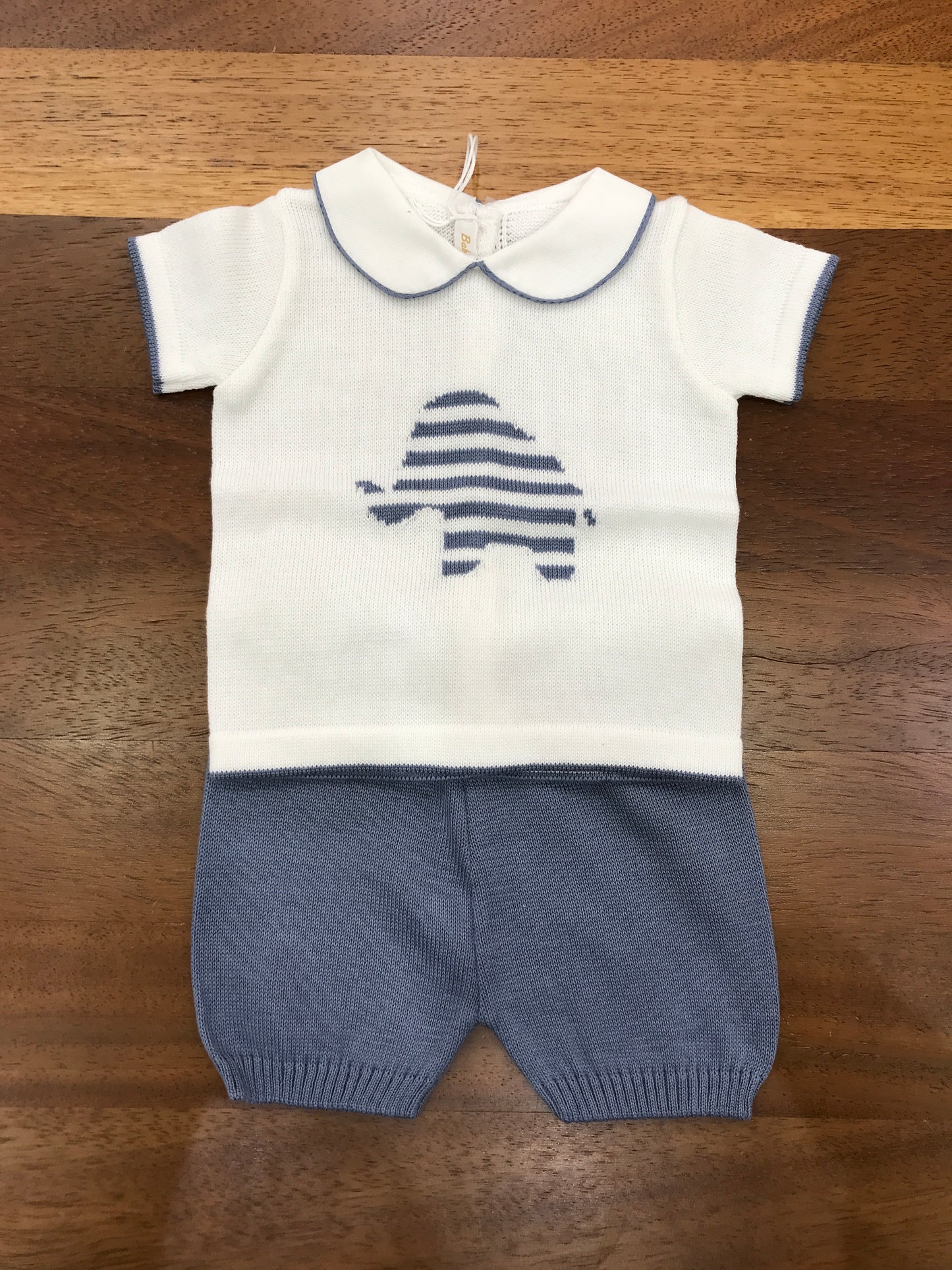 Completo Baby Lord in filo avio e bianco mezza manica collo tondo bianco con elefante a righe bianche e avio pantalone corto