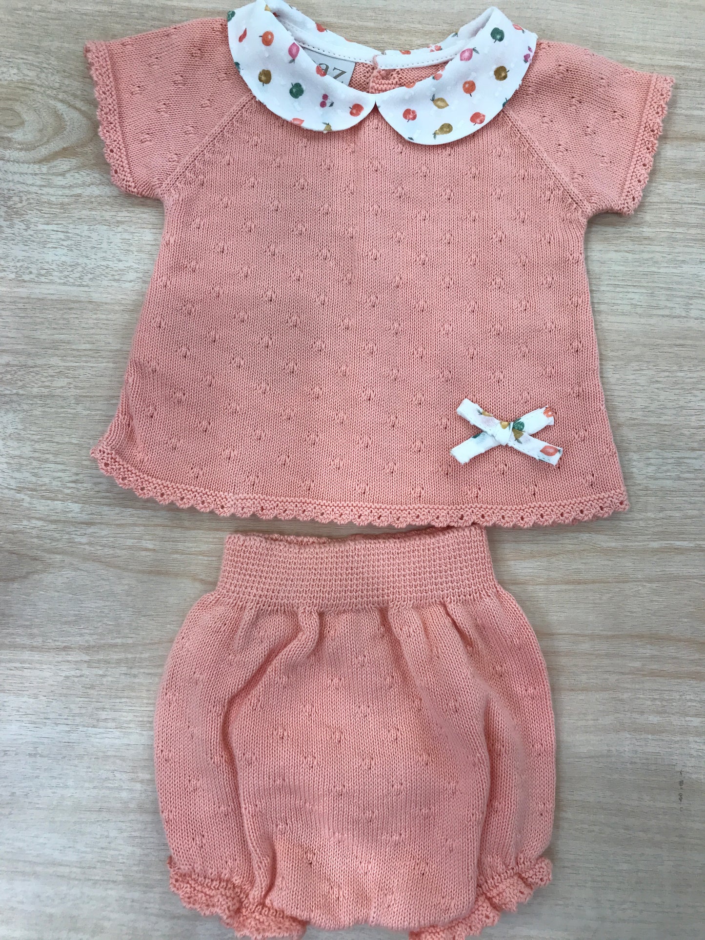 Completo Paz Rodriguez in filo rosa pesca mezza manica con colletto tondo con frutta con culotte
