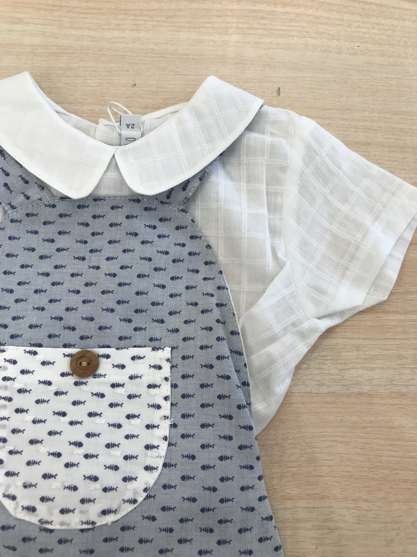 Completo Paloma De La O salopette con bretelle con spine di pesce con camicia mezza manica bianca in lino