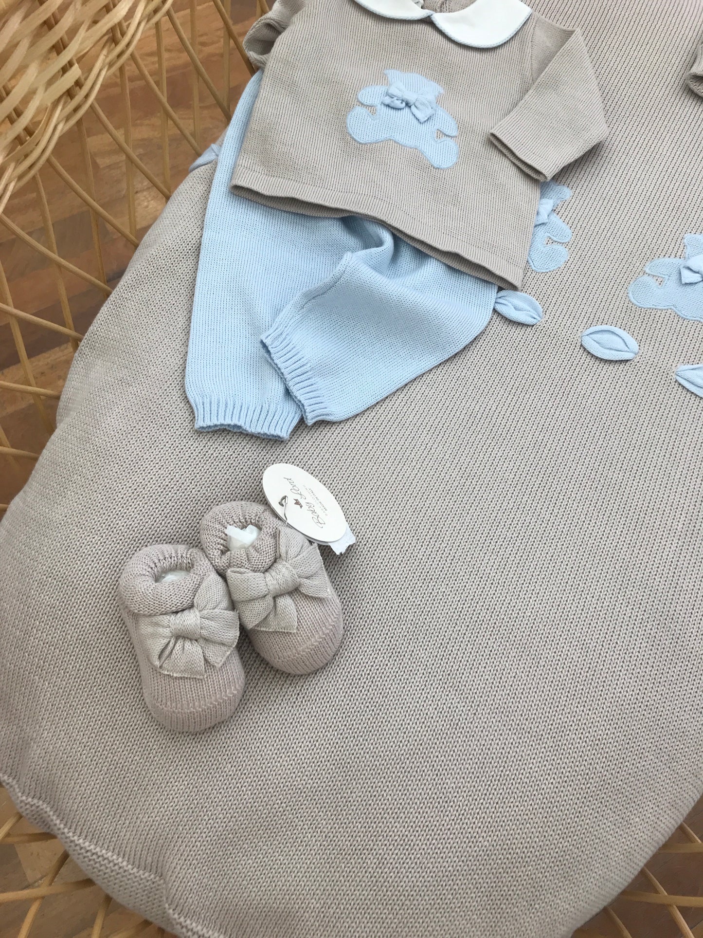 Coordinato nascita Baby Lord infilo tortora con orsetti e fiocchetti celesti