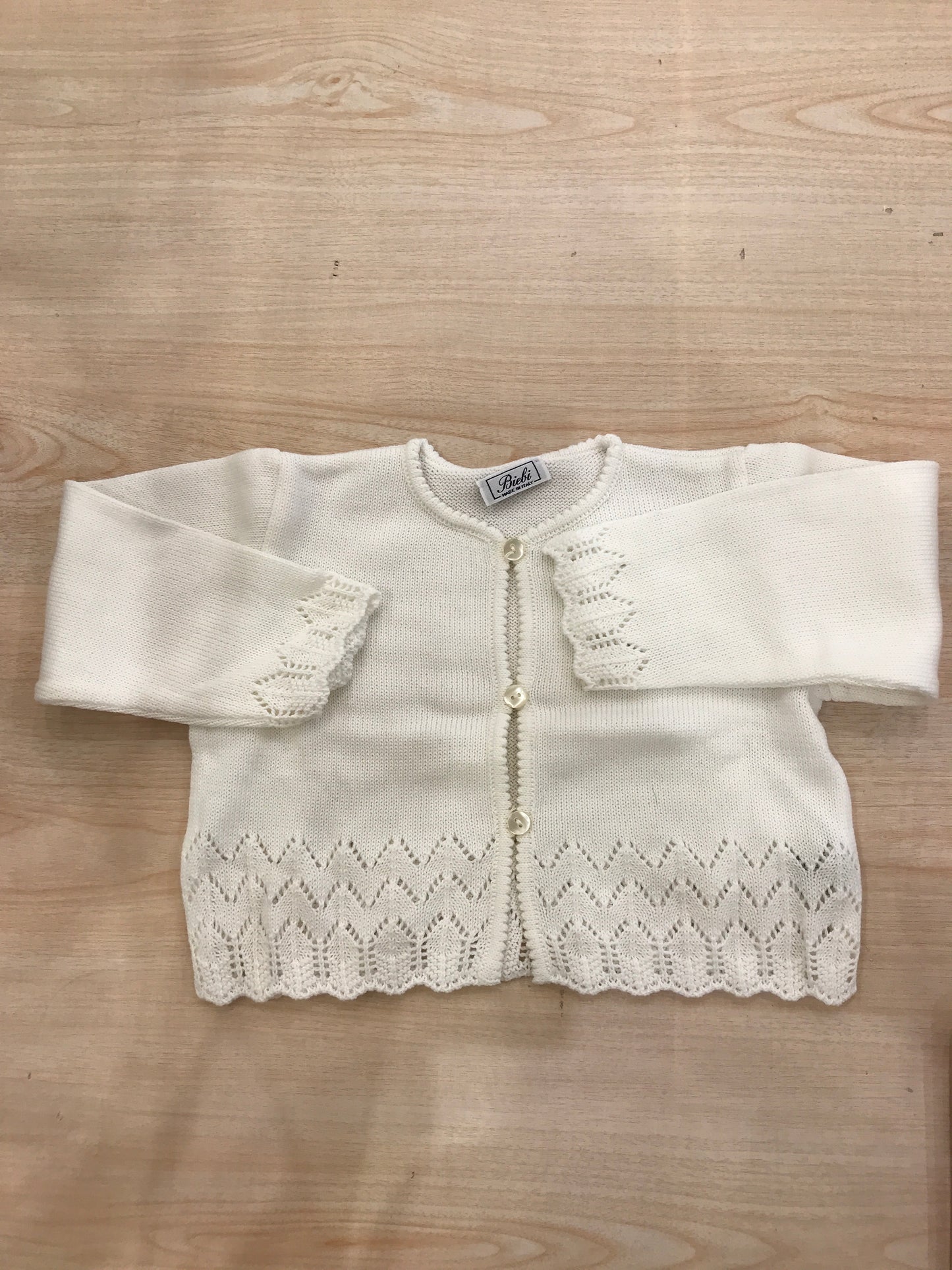 Cardigan Biebi in filo panna con lavorazione in basso