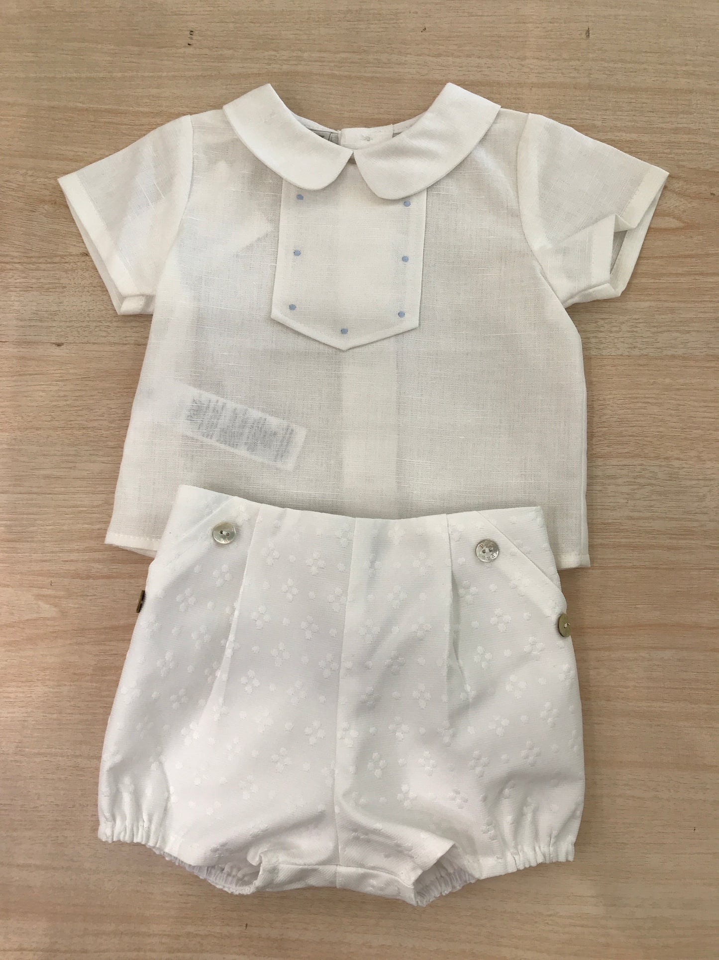 Completo Paz Rodriguez in cotone camicia mezza manica con lavorazione sul petto pantalone corto bianco
