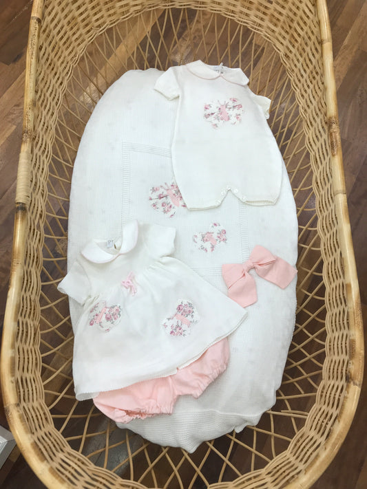 Coordinato nascita Baby Lord  in filo panna e rosa con farfalle floreali e fiocchi