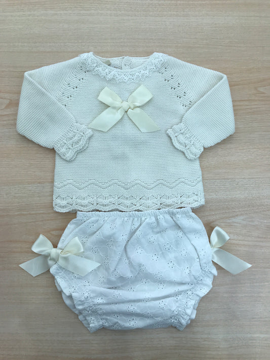 Completo PCS in filo manica lunga con rusche al collo con fiocco centrale con culotte in san gallo con fiocchi laterali