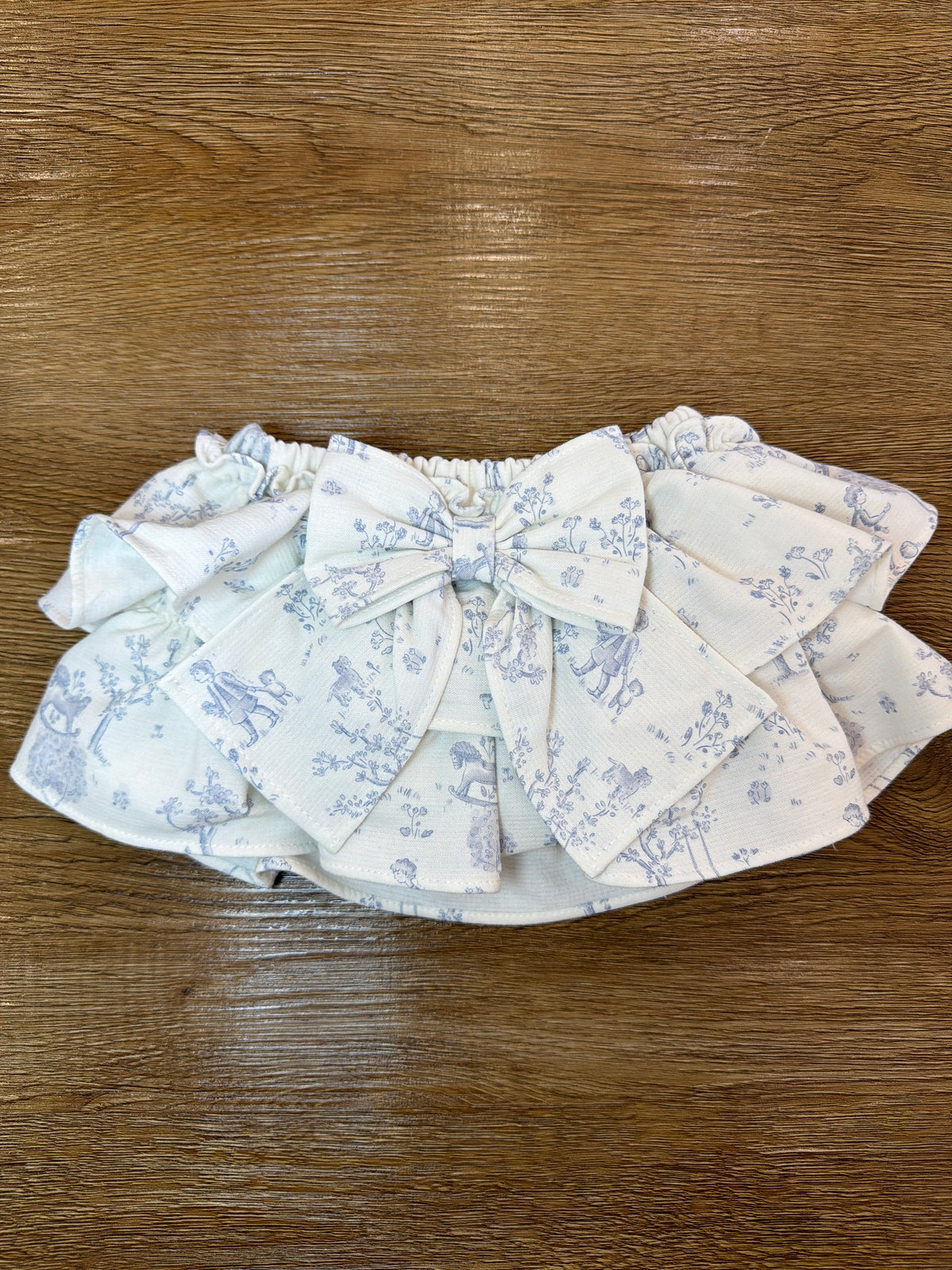 Culotte con doppia balza a fantasia con fiocco sul retro
