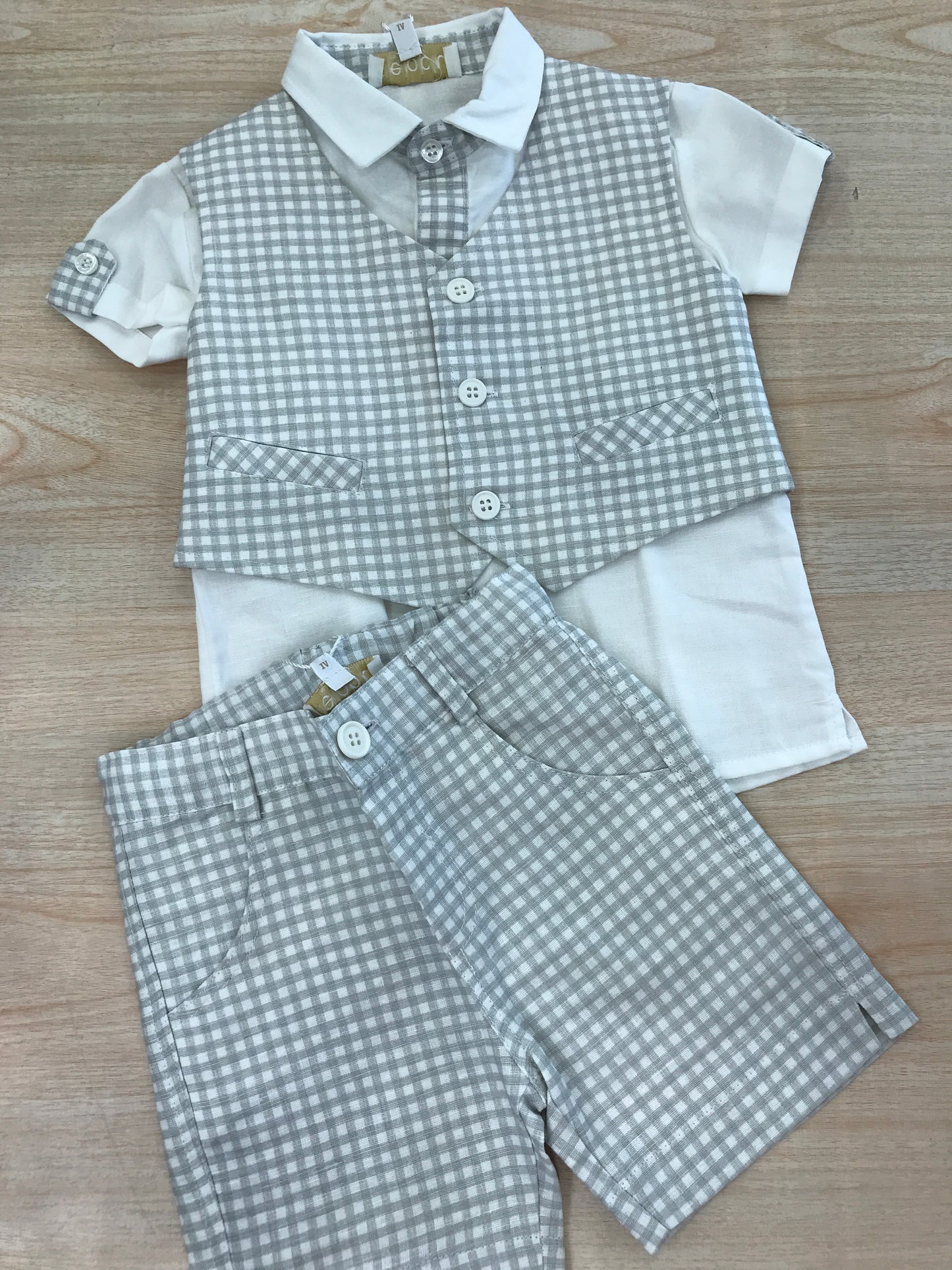 Completo Cielo Blu  gilet e bermuda a quadretti grigi e bianchi con camicia mezza manica