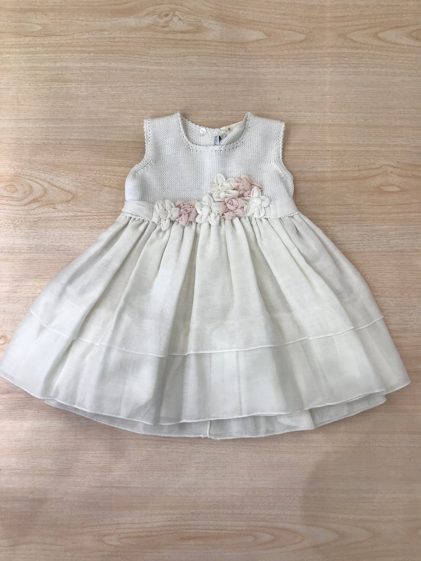 Abito Colibrì in cotone con corpetto in filo bianco con applicazione id fiori bianchi e rosa con fiocco sul retro