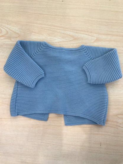 Cardigan Paz Rodriguez in filo azzurrone manica lunga con due bottoncini e pois ricamati lateralmente alla chiusura