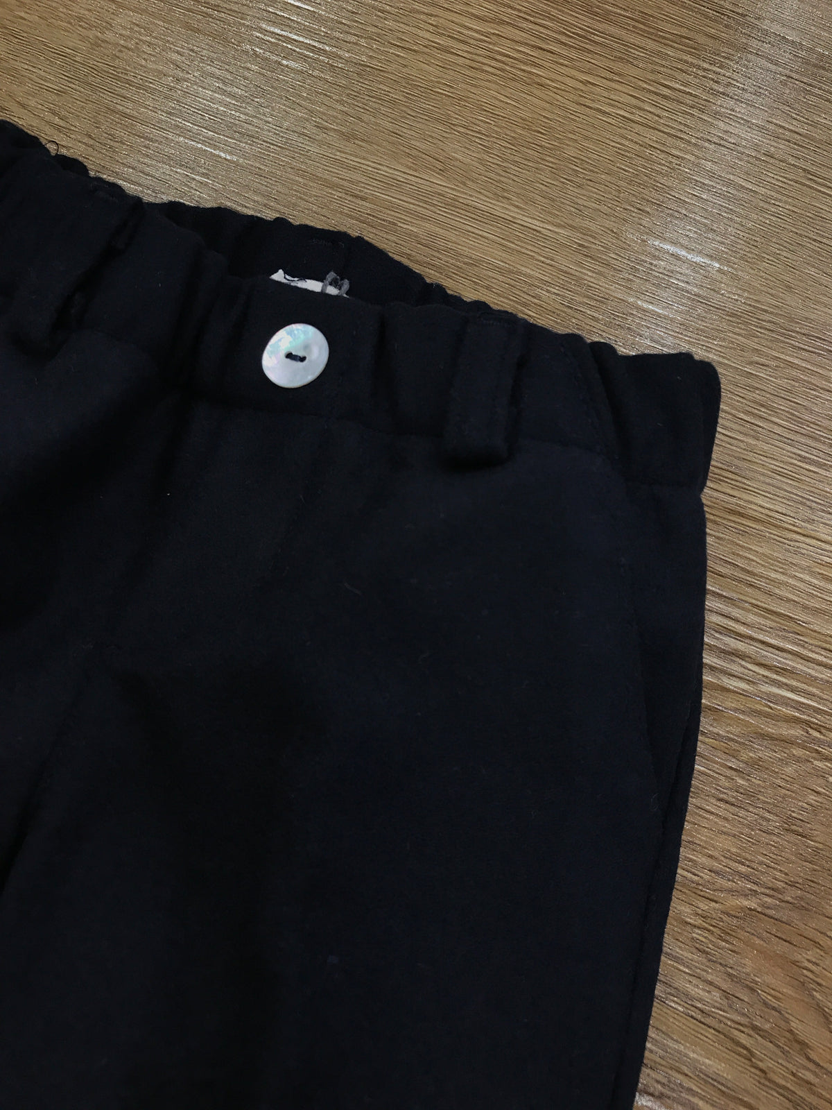 Pantalone Jo Milano in panno blu scuro con risvolto