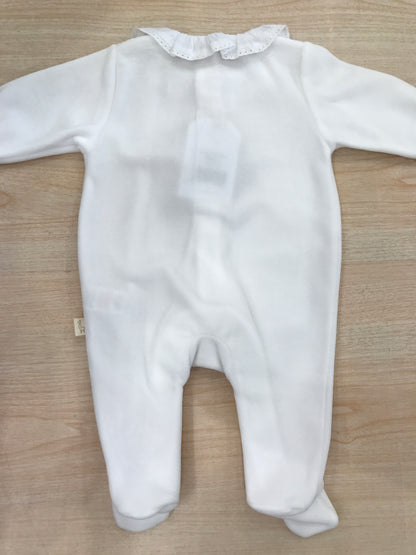 Tutina Baby Gi in ciniglia bianca intera con polsini e colletto rifiniti in san gallo