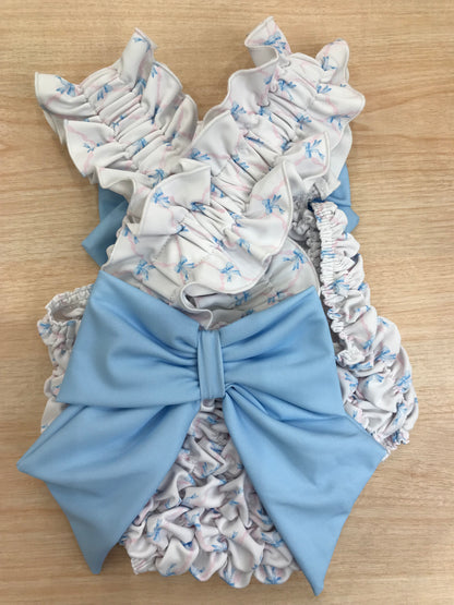 Costume Fofettes con fiorellini celesti e fiocchi sul davanti e sul retro