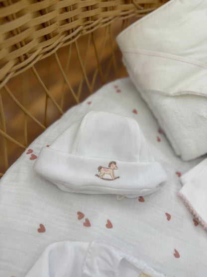 Coordinato nascita Baby Gi in ciniglia con ricami rosa e cavallo a dondolo