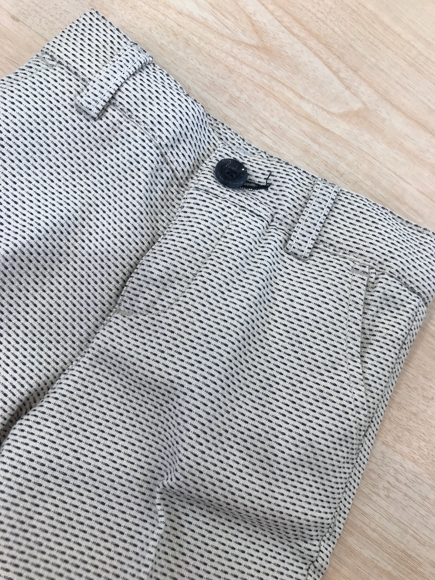 Pantalone John Twig corto beige con rifiniture blu con tasche