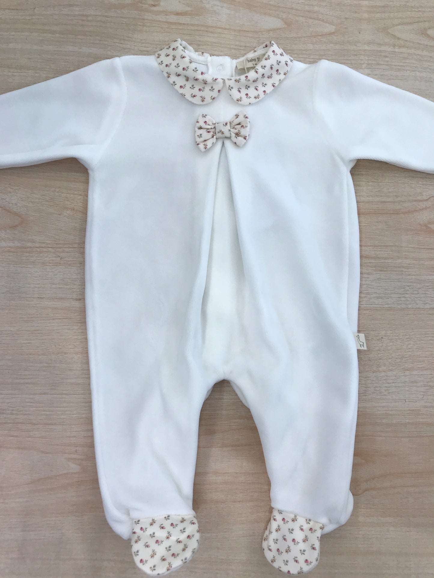 Tutina Baby Gi in ciniglia panna intera con colletto e fiocchetto floreale anche sui piedini