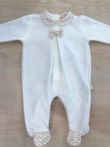 Tutina Baby Gi in ciniglia panna intera con colletto e fiocchetto floreale anche sui piedini