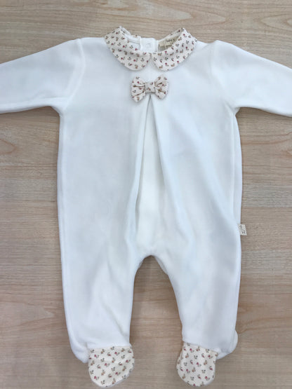 Tutina Baby Gi in ciniglia panna intera con colletto e fiocchetto floreale anche sui piedini