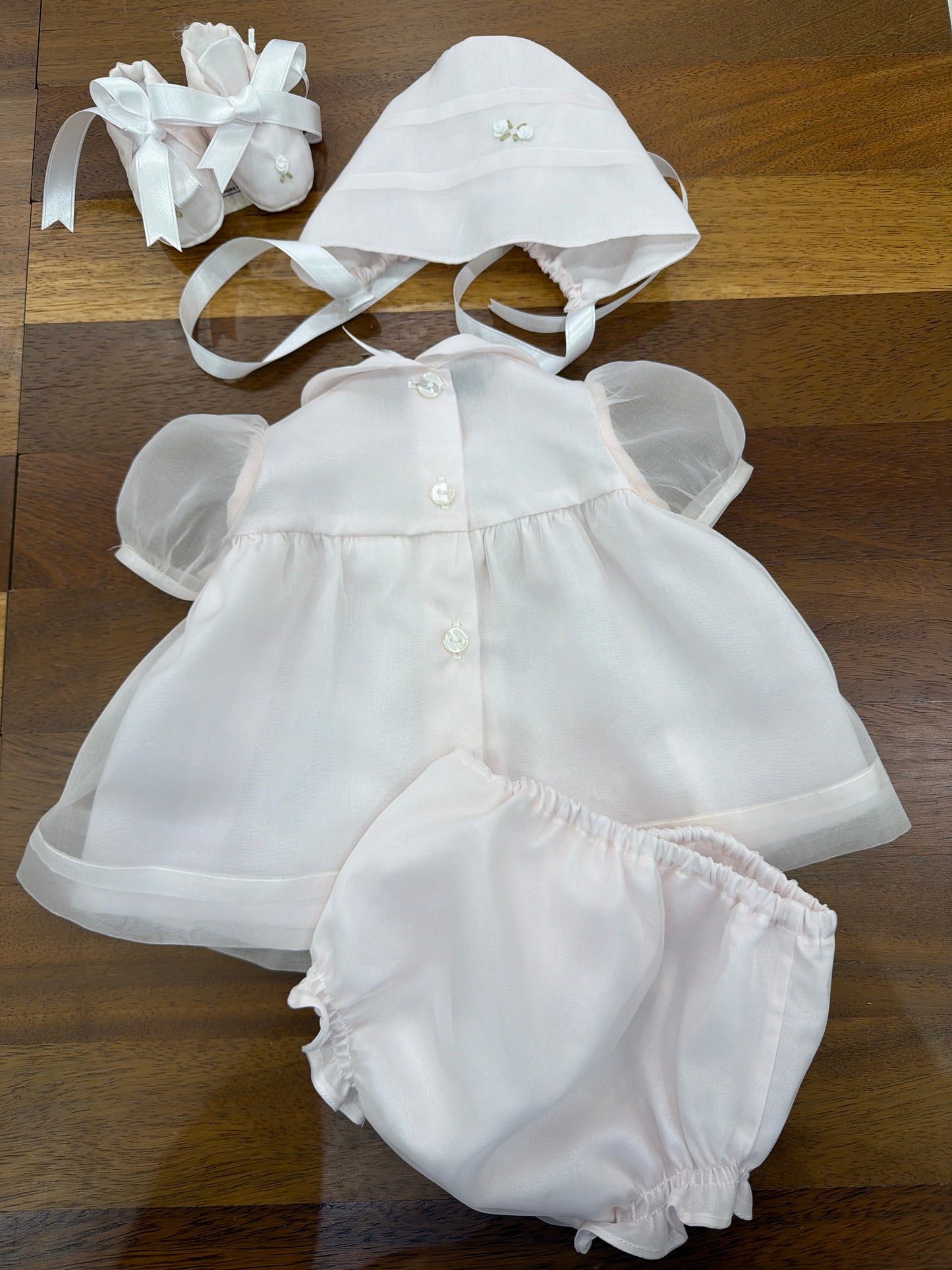 Abitino Piccola Giuggiola in organza in seta rosa con culotte con roselline ricamate
