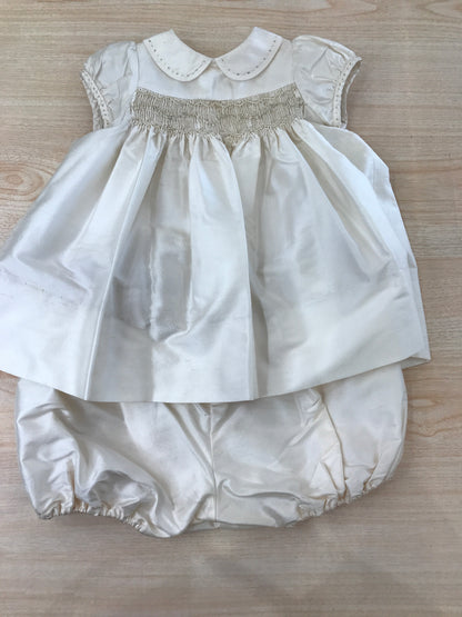 Abito BonPoint in cotone avorio mezza manica con corpetto lavorato da punto smock e fiori con culotte abbinata